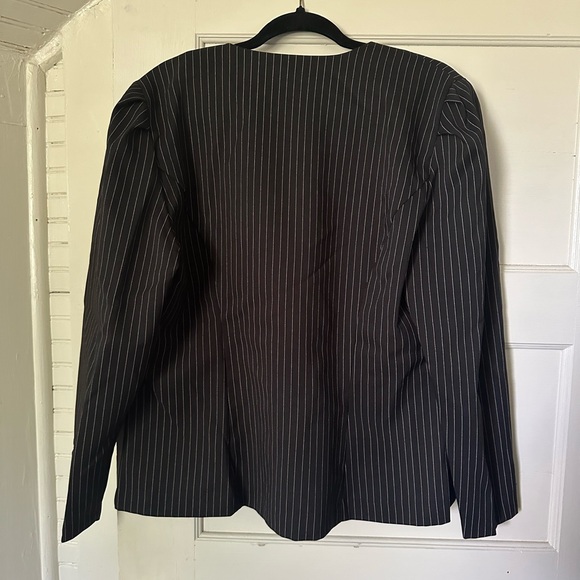 Pin stripe cropped blazer - Picture 3 of 4